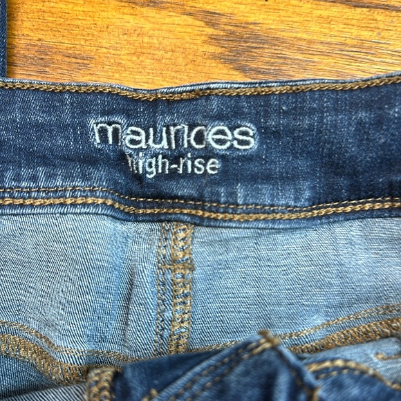 Women's High Rise Distressed Jeans - Picture 5 of 6